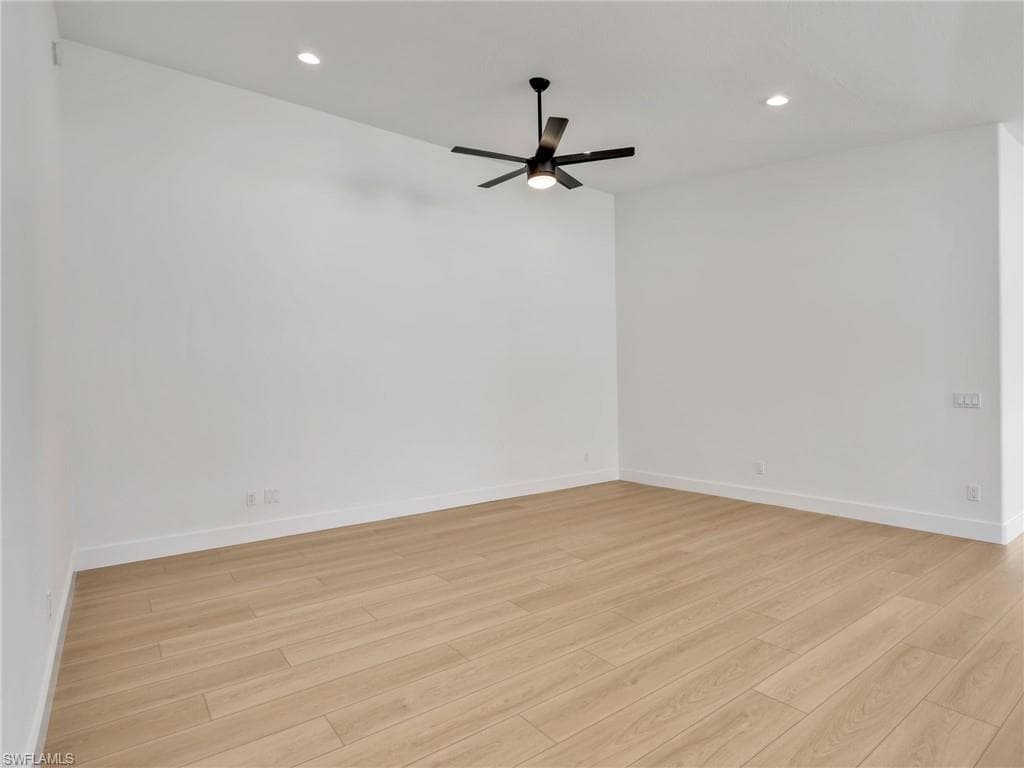 8205 Xenia Ln, Naples, FL 34114-11