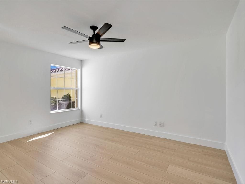 8205 Xenia Ln, Naples, FL 34114-19