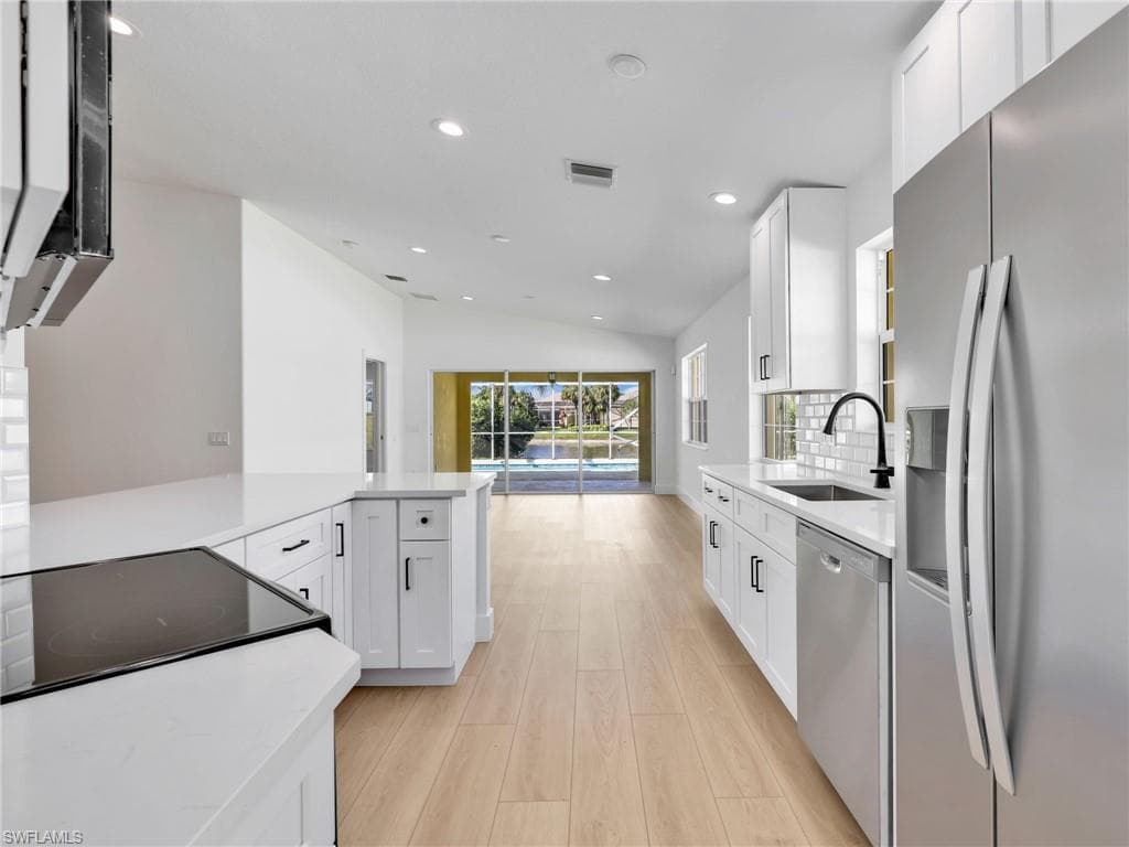 8205 Xenia Ln, Naples, FL 34114-4