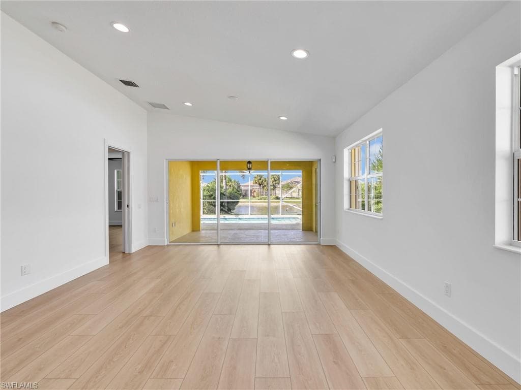 8205 Xenia Ln, Naples, FL 34114-7