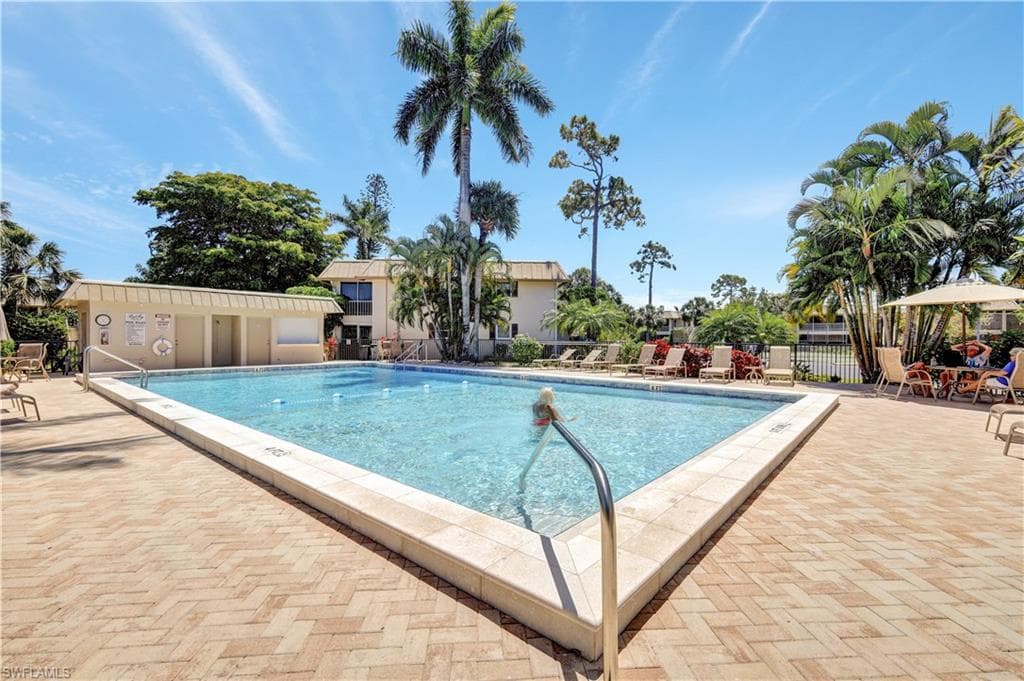 1549 Sandpiper St 42, Naples, FL 34102-14