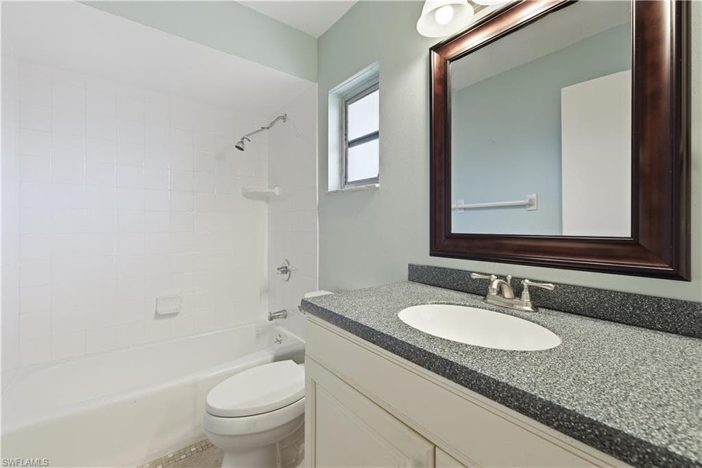 1206 16th St, Cape Coral, FL 33990-23