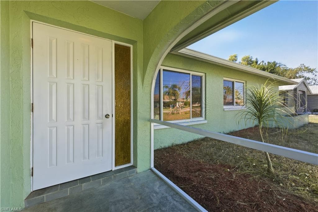 1206 16th St, Cape Coral, FL 33990-5