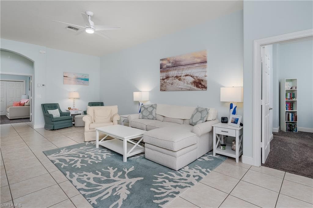 817 Vistana Cir, Naples, FL 34119-11