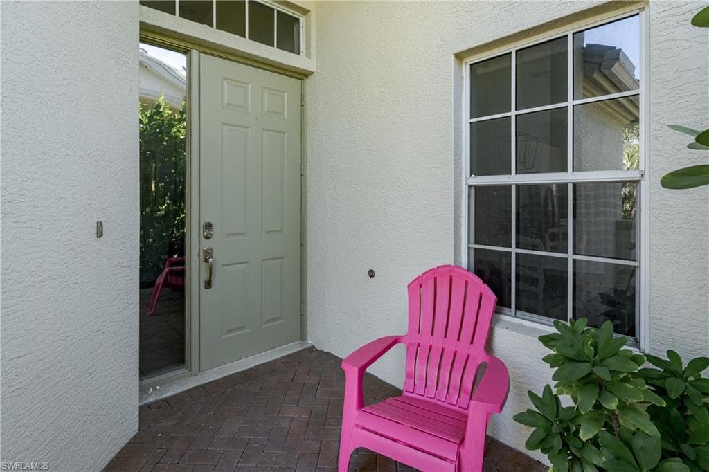 817 Vistana Cir, Naples, FL 34119-4