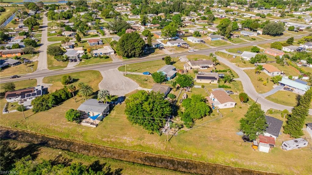 204 Alabama Ct, Lehigh Acres, FL 33936-9