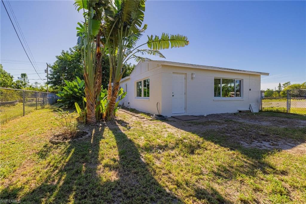 204 Alabama Ct, Lehigh Acres, FL 33936-21