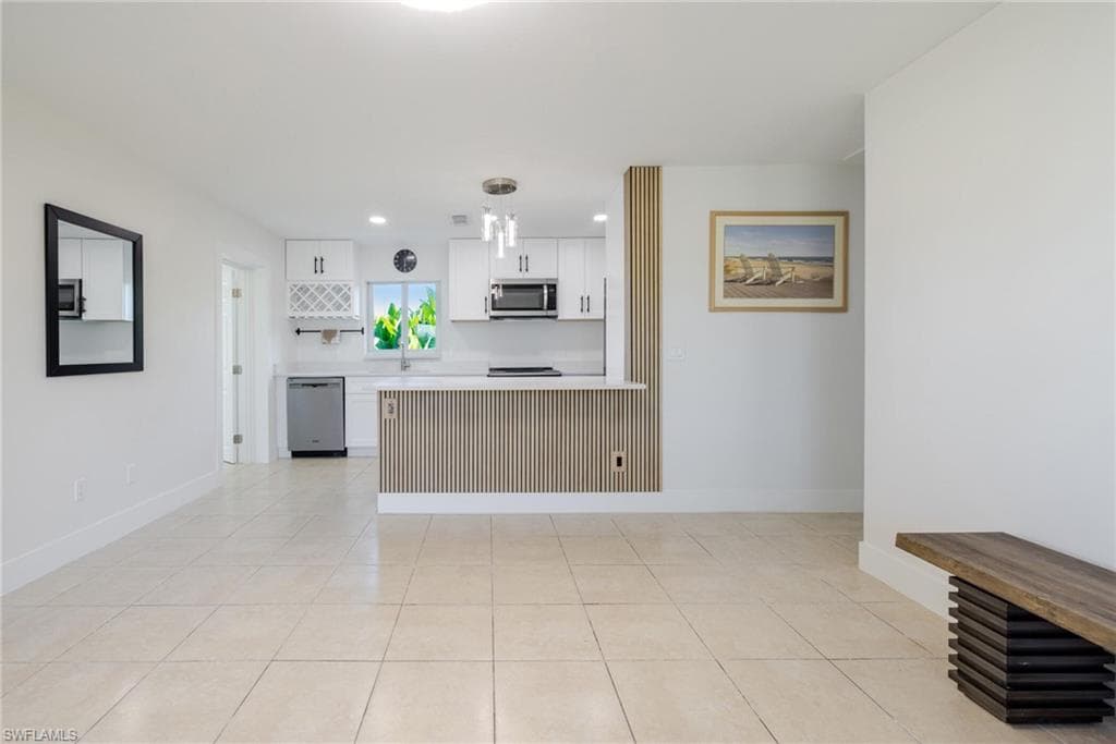 204 Alabama Ct, Lehigh Acres, FL 33936-24