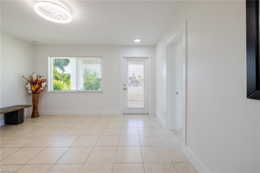 204 Alabama Ct, Lehigh Acres, FL 33936-33