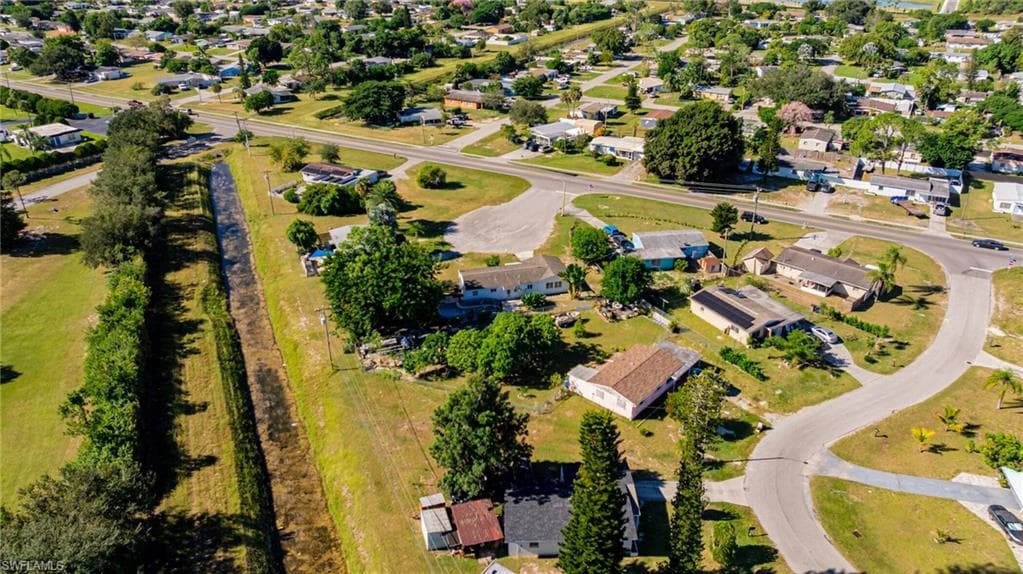 204 Alabama Ct, Lehigh Acres, FL 33936-35