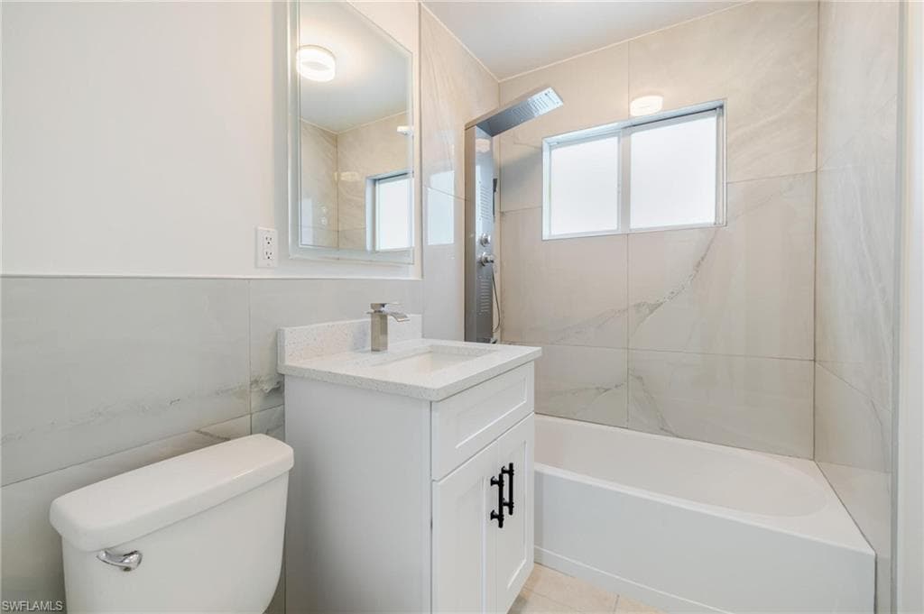 204 Alabama Ct, Lehigh Acres, FL 33936-5