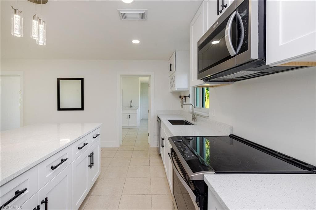 204 Alabama Ct, Lehigh Acres, FL 33936-6