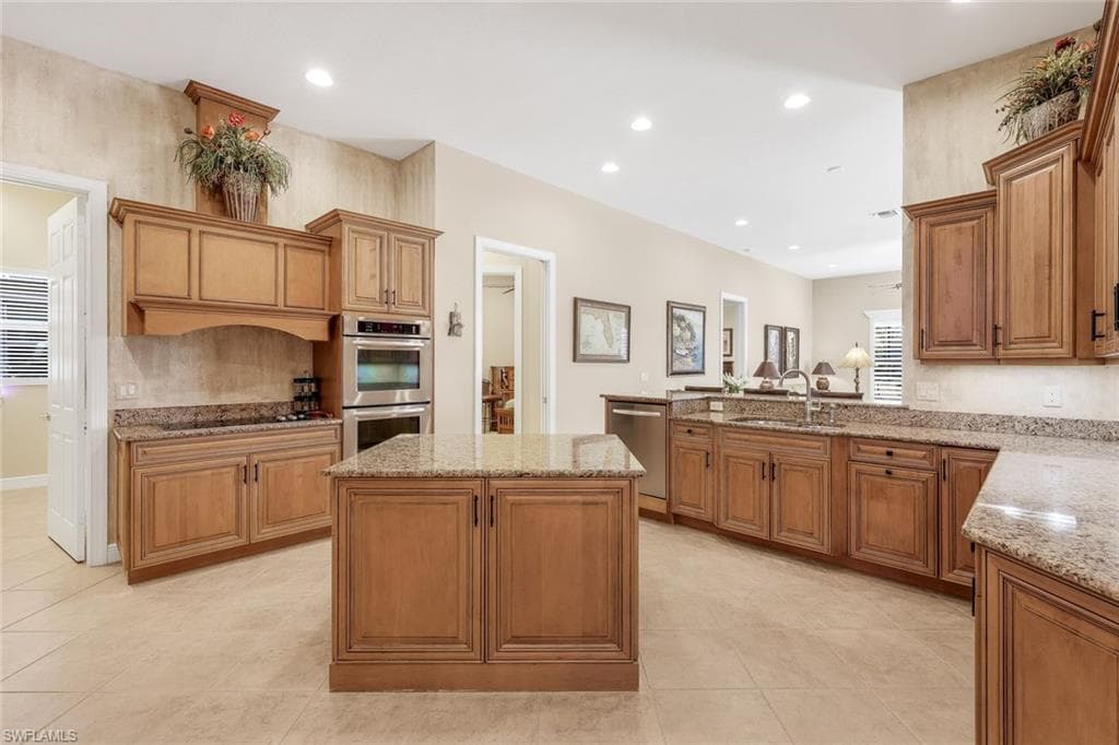 10168 Avonleigh Dr, Bonita Springs, FL 34135-16