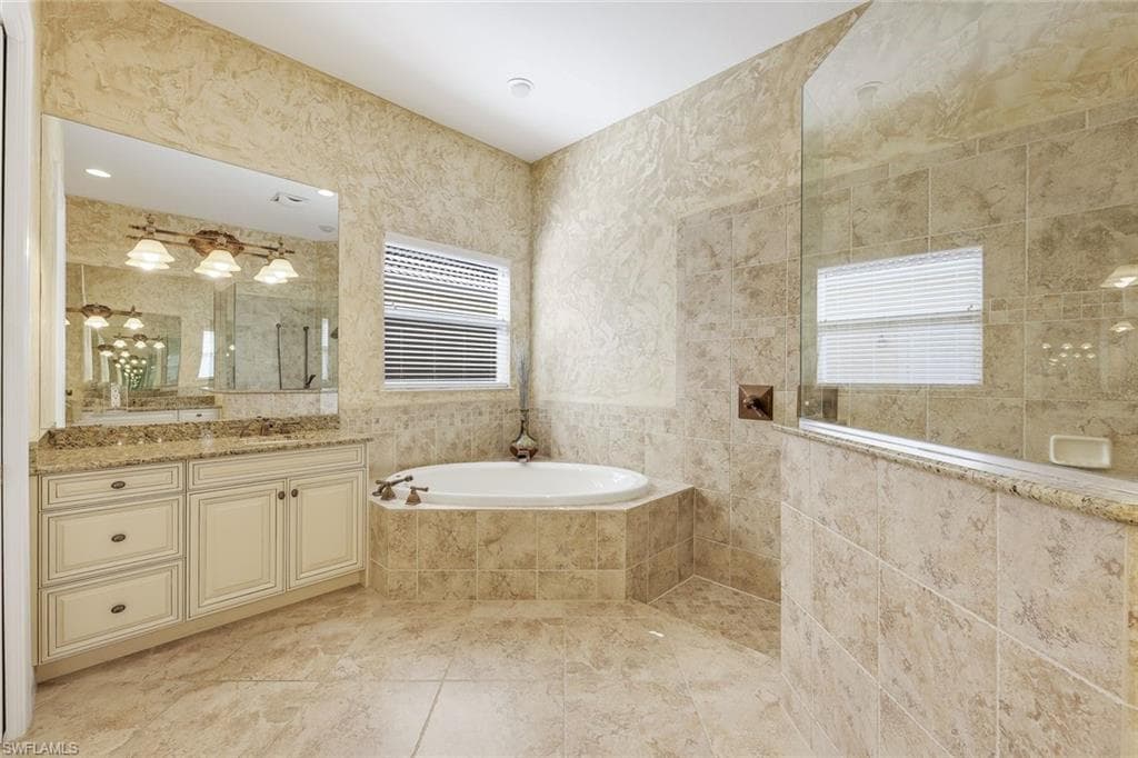 10168 Avonleigh Dr, Bonita Springs, FL 34135-18