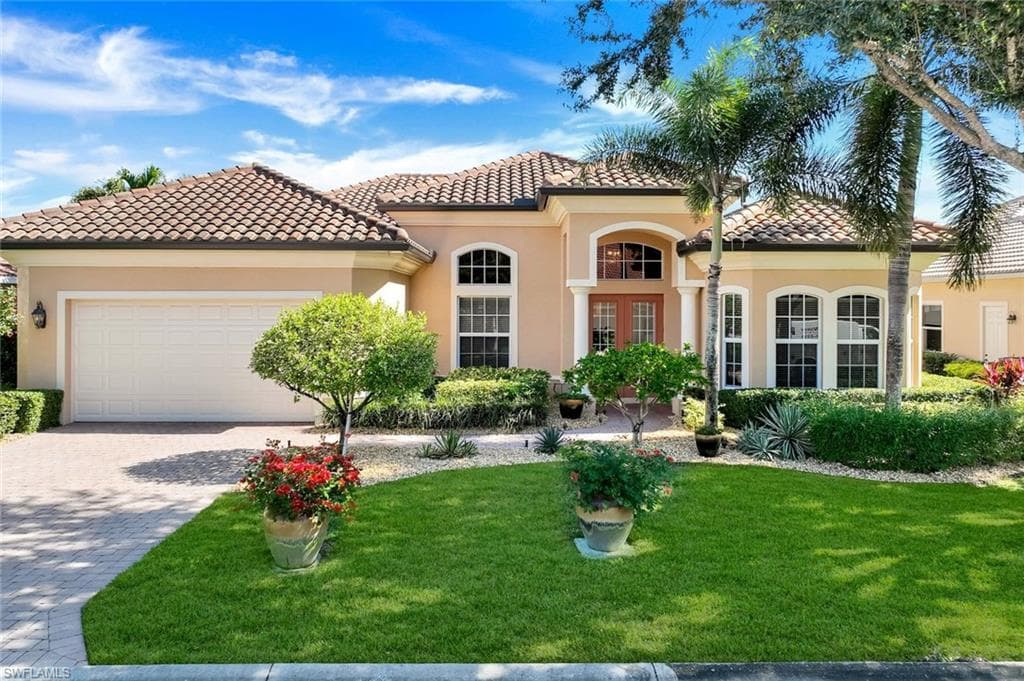 10168 Avonleigh Dr, Bonita Springs, FL 34135-33