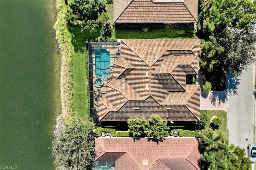 10168 Avonleigh Dr, Bonita Springs, FL 34135-40