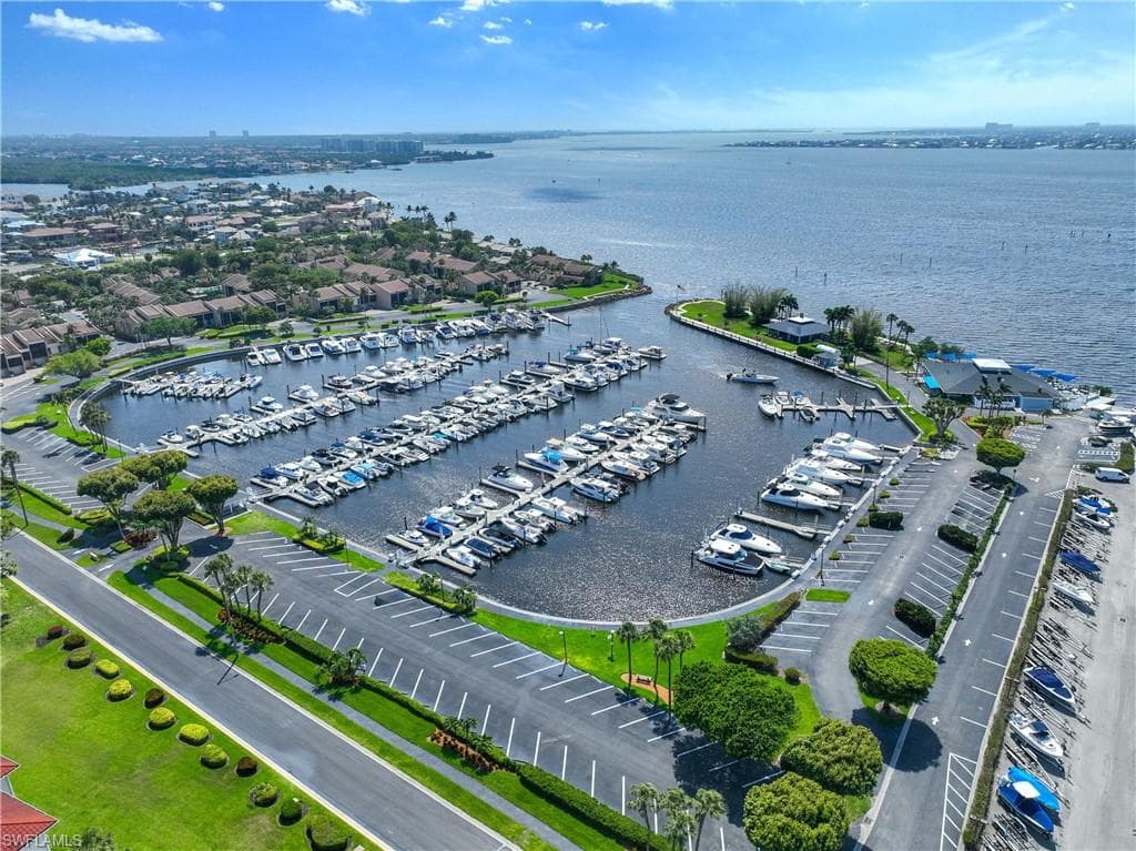 4250 Steamboat Bend 203, Fort Myers, FL 33919-32