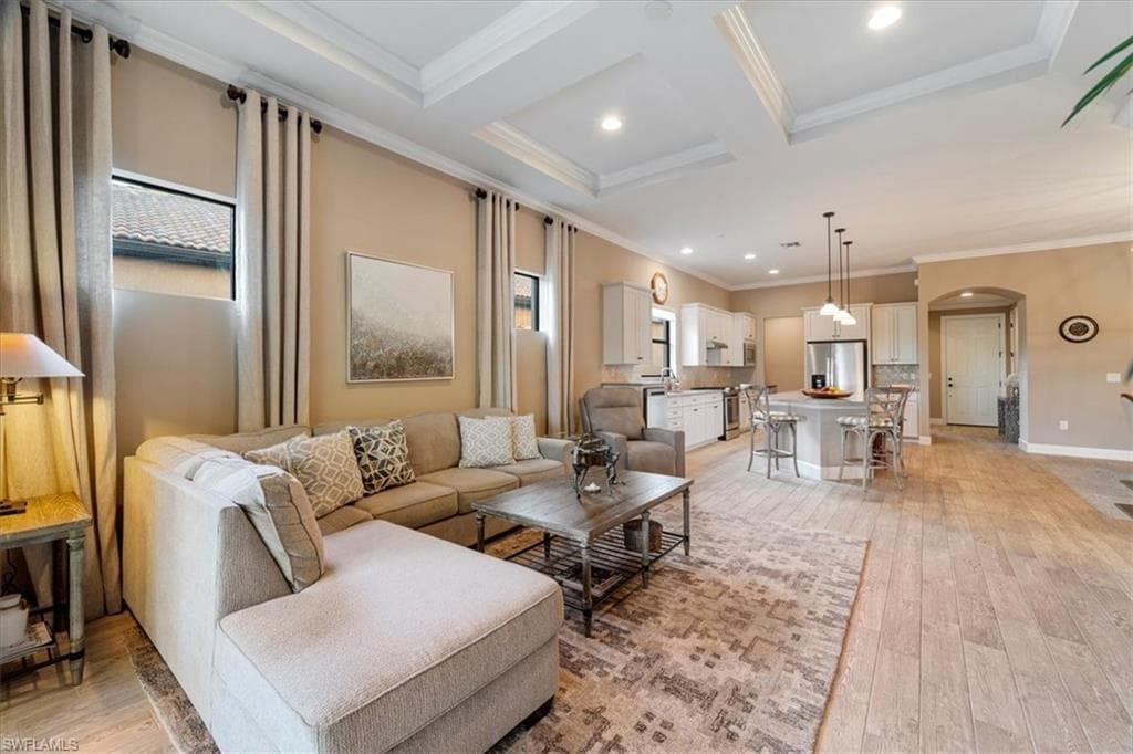 9418 Greyhawk Trl, Naples, FL 34120-16