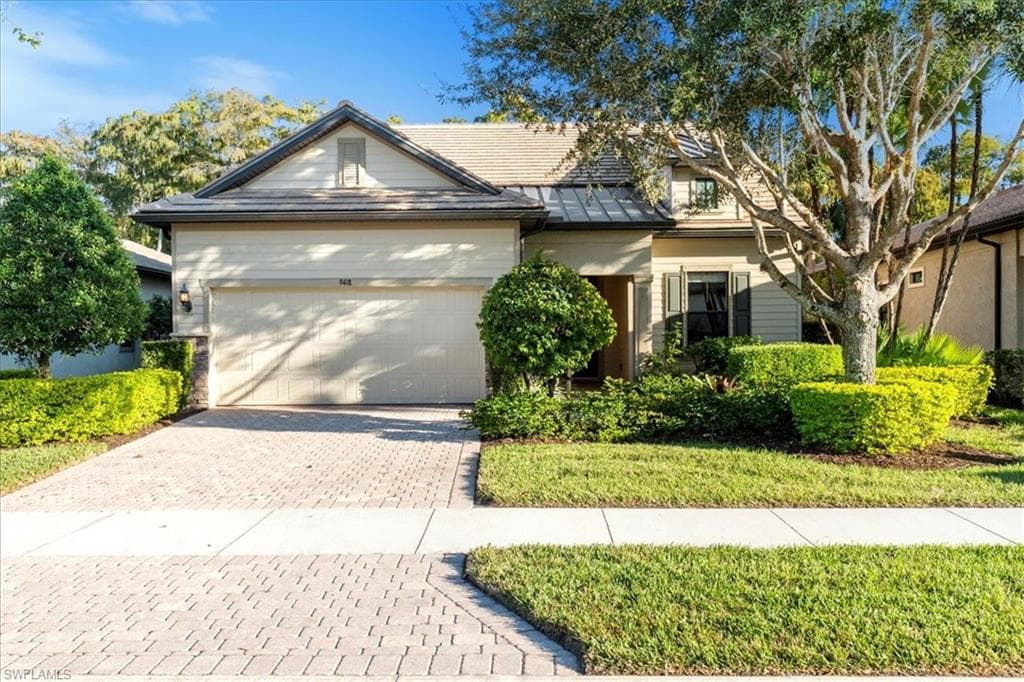 9418 Greyhawk Trl, Naples, FL 34120-1