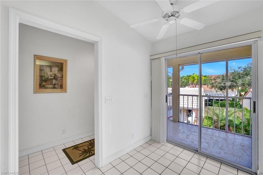 2372 Hidden Lake Dr 808, Naples, FL 34112-14