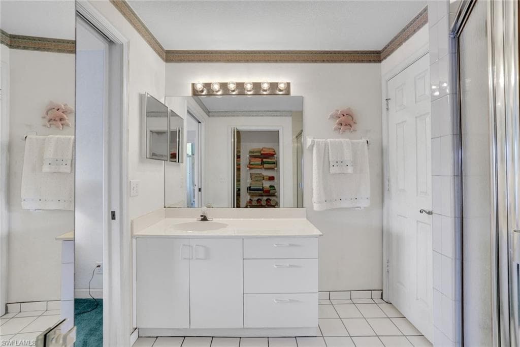 2372 Hidden Lake Dr 808, Naples, FL 34112-18