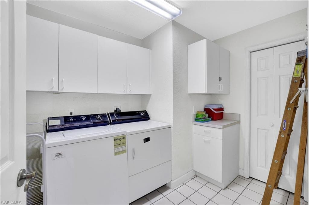 2372 Hidden Lake Dr 808, Naples, FL 34112-23