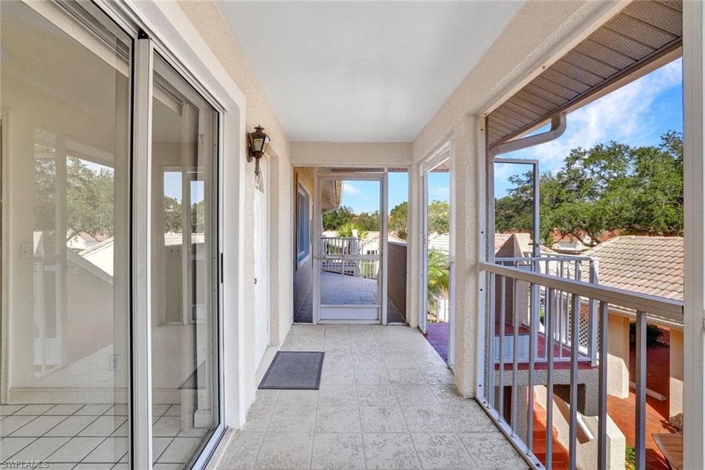 2372 Hidden Lake Dr 808, Naples, FL 34112-25