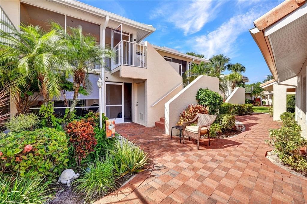 2372 Hidden Lake Dr 808, Naples, FL 34112-1