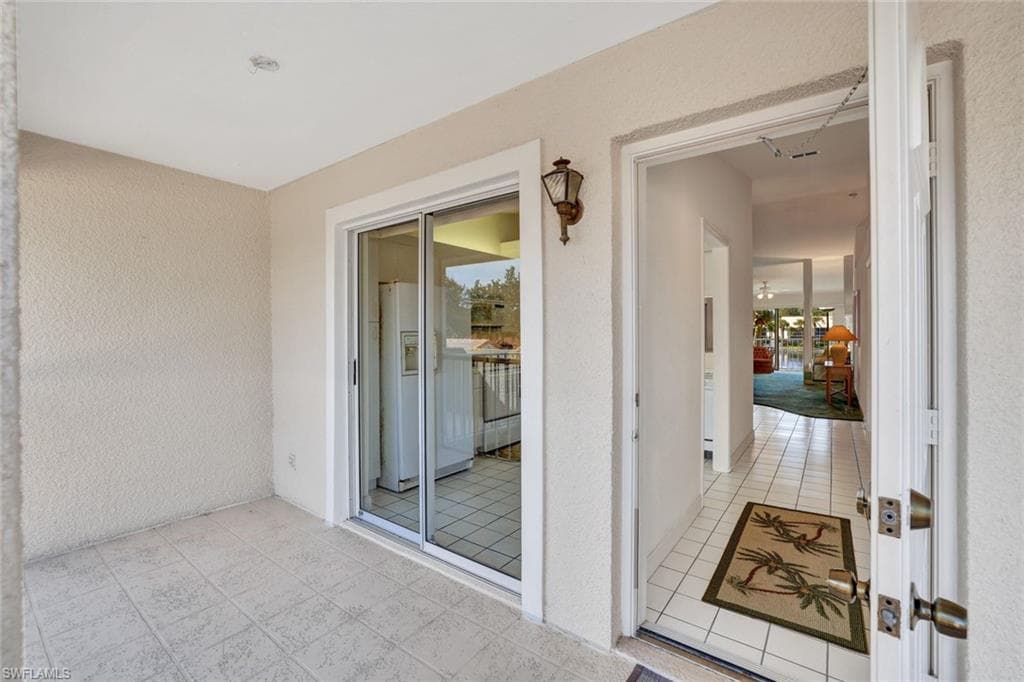 2372 Hidden Lake Dr 808, Naples, FL 34112-3