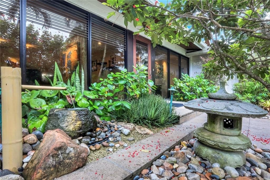 13024 Valewood Dr, Naples, FL 34119-4