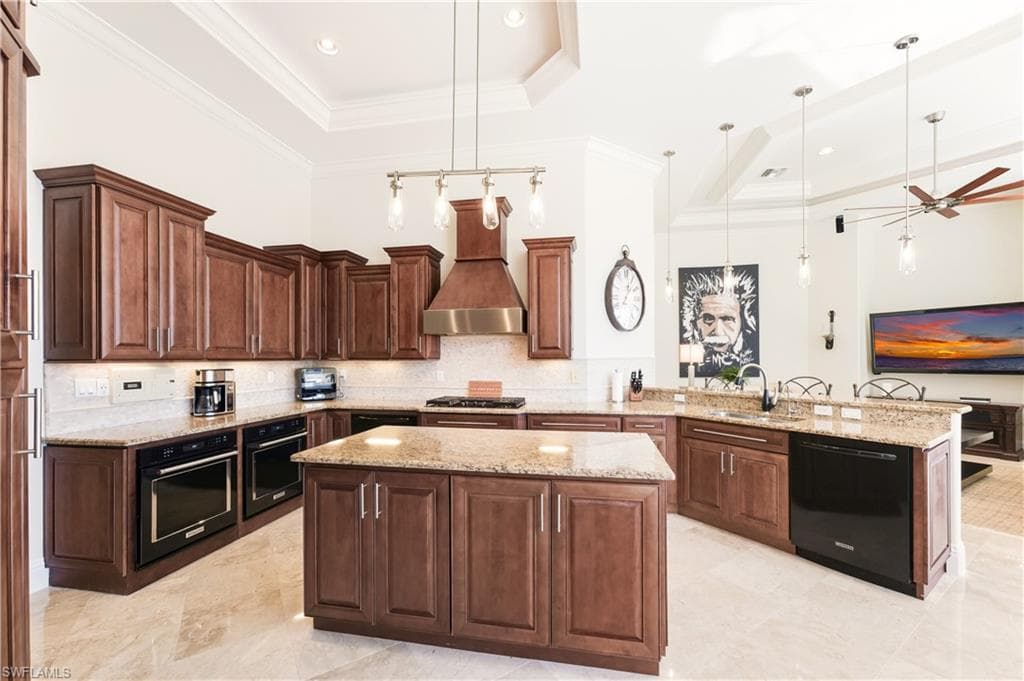 494 Seabee Ave, Naples, FL 34108-6