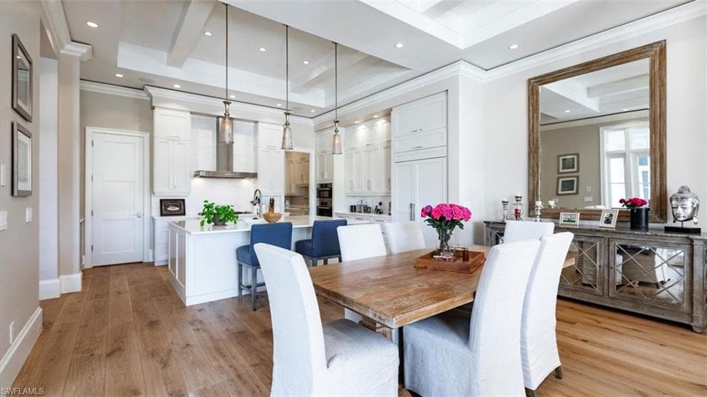 1935 7th St S, Naples, FL 34102-11