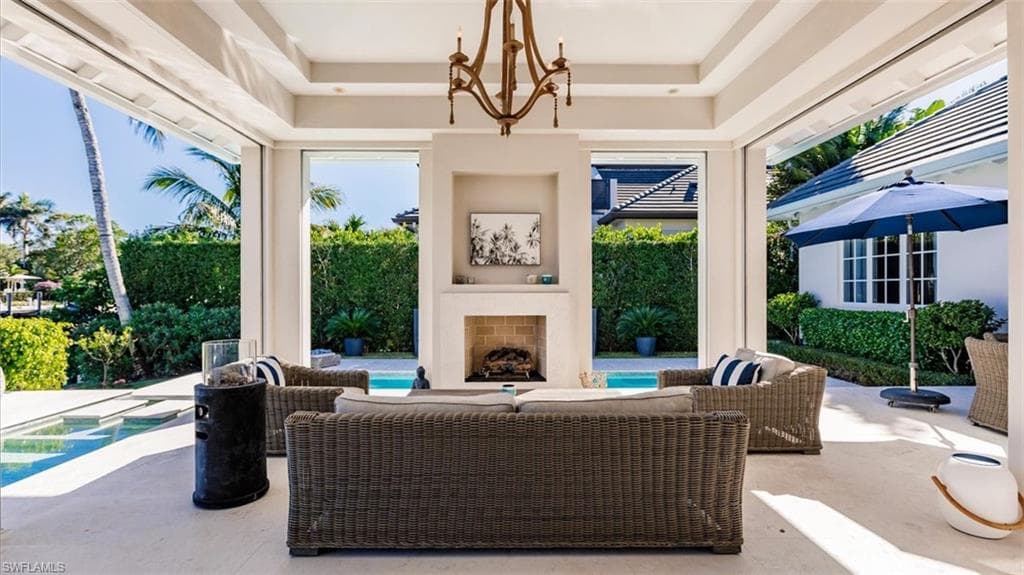 1935 7th St S, Naples, FL 34102-23