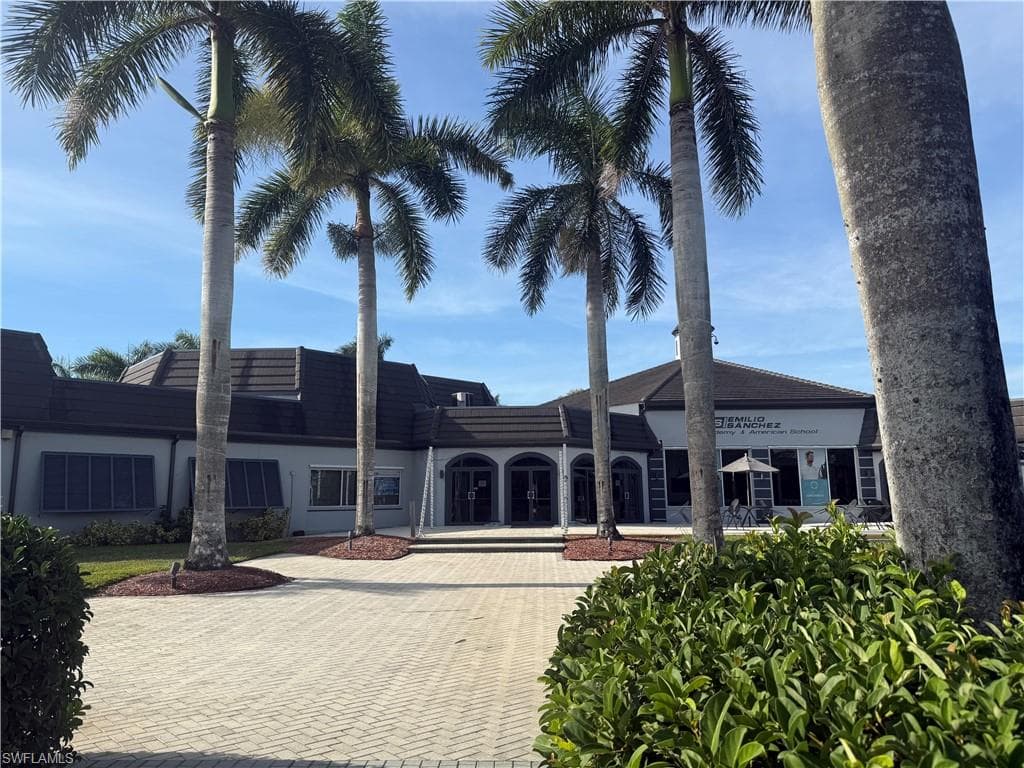 1810 Bald Eagle Dr A, Naples, FL 34105-48