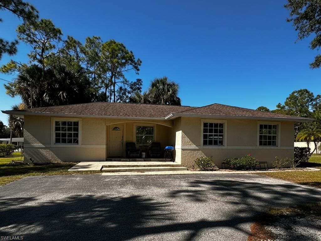 231 14th St NE, Naples, FL 34120-1