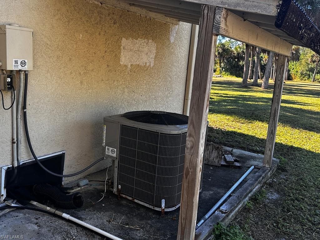 231 14th St NE, Naples, FL 34120-2