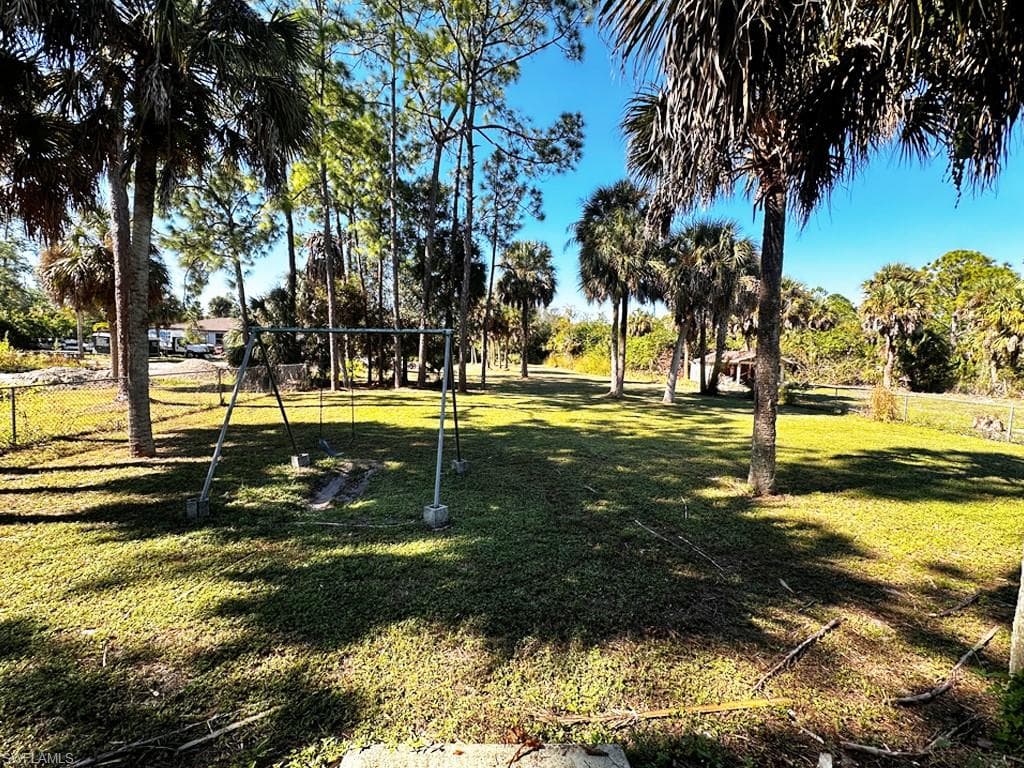 231 14th St NE, Naples, FL 34120-3