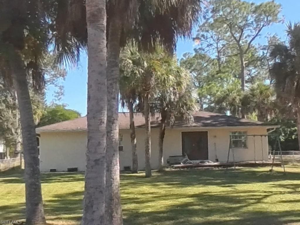 231 14th St NE, Naples, FL 34120-4