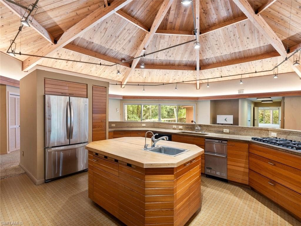 3720 Gail Blvd, Naples, FL 34104-17