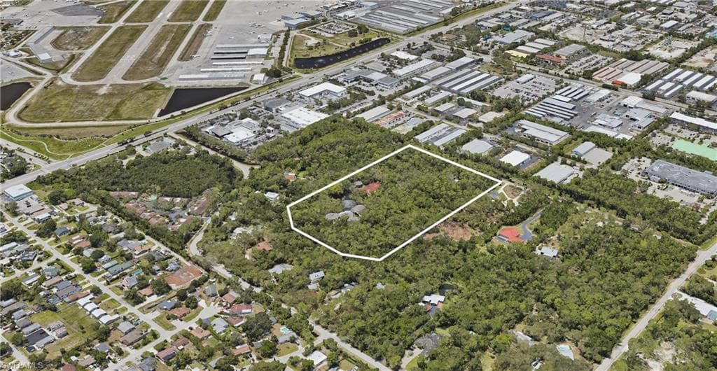 3720 Gail Blvd, Naples, FL 34104-2