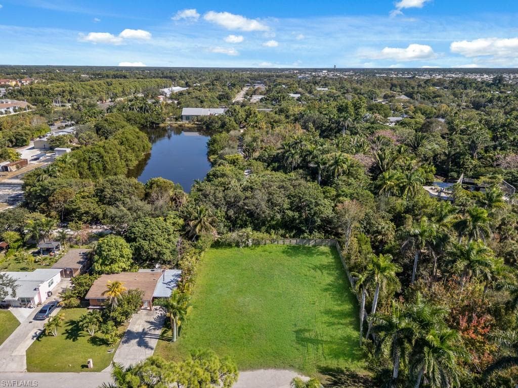 4975 Palmetto Ct, Naples, FL 34112-9