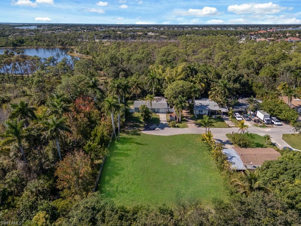 4975 Palmetto Ct, Naples, FL 34112-4