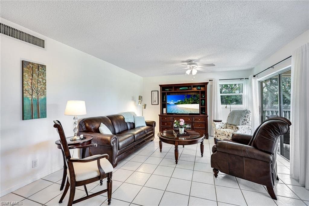 2000 Alamanda Dr 206, Naples, FL 34102-6
