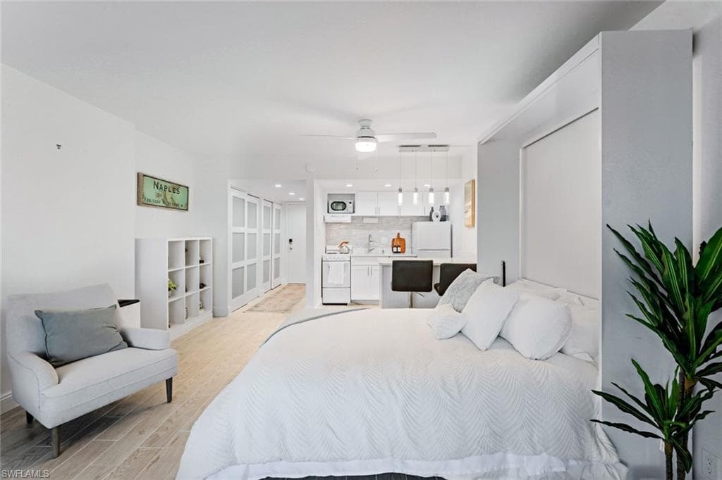 5 Bluebill Ave 205, Naples, FL 34108-9