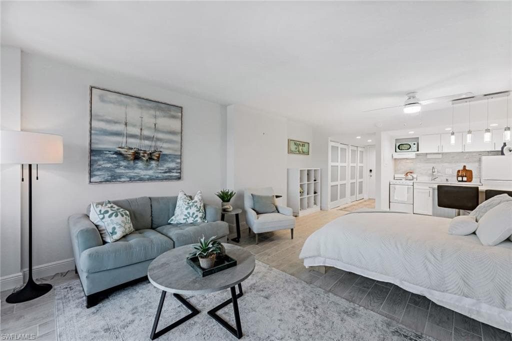 5 Bluebill Ave 205, Naples, FL 34108-5