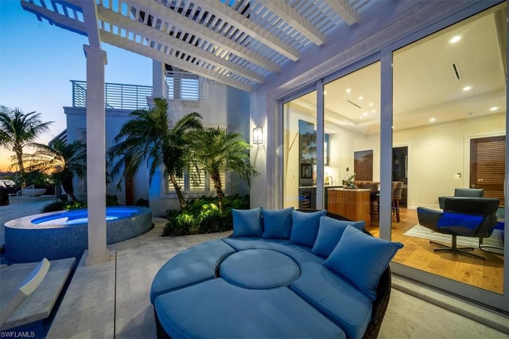 1660 Dolphin Ct, Naples, FL 34102-10