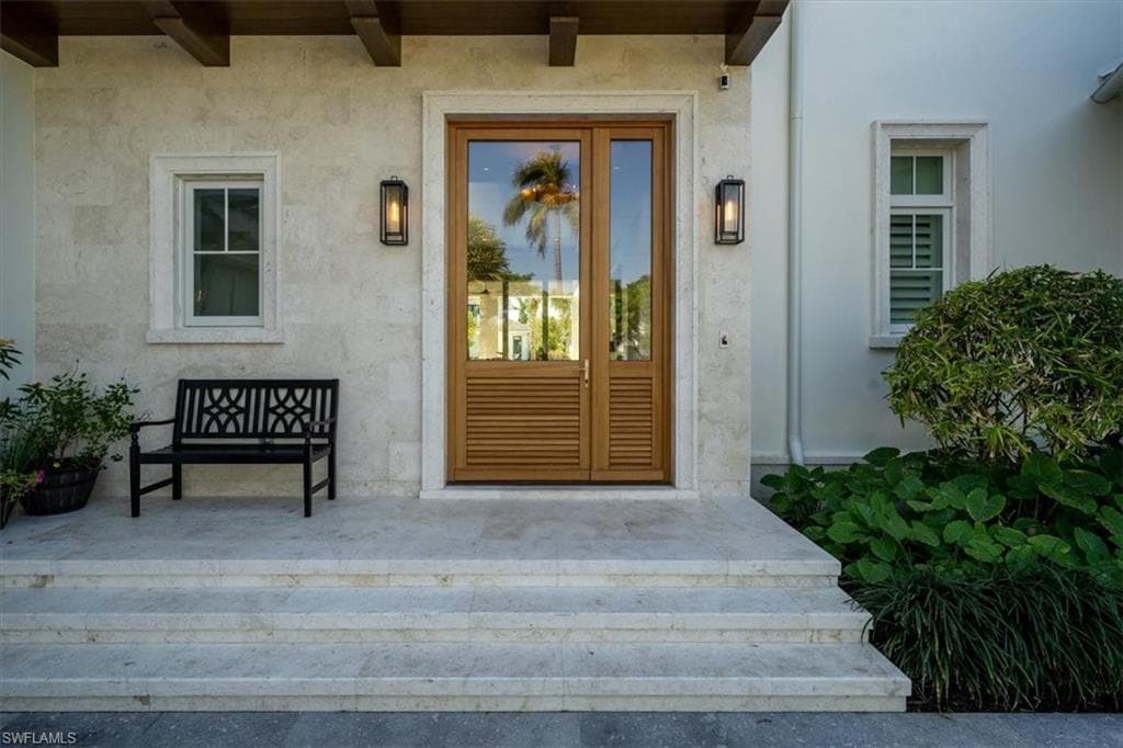 1660 Dolphin Ct, Naples, FL 34102-13