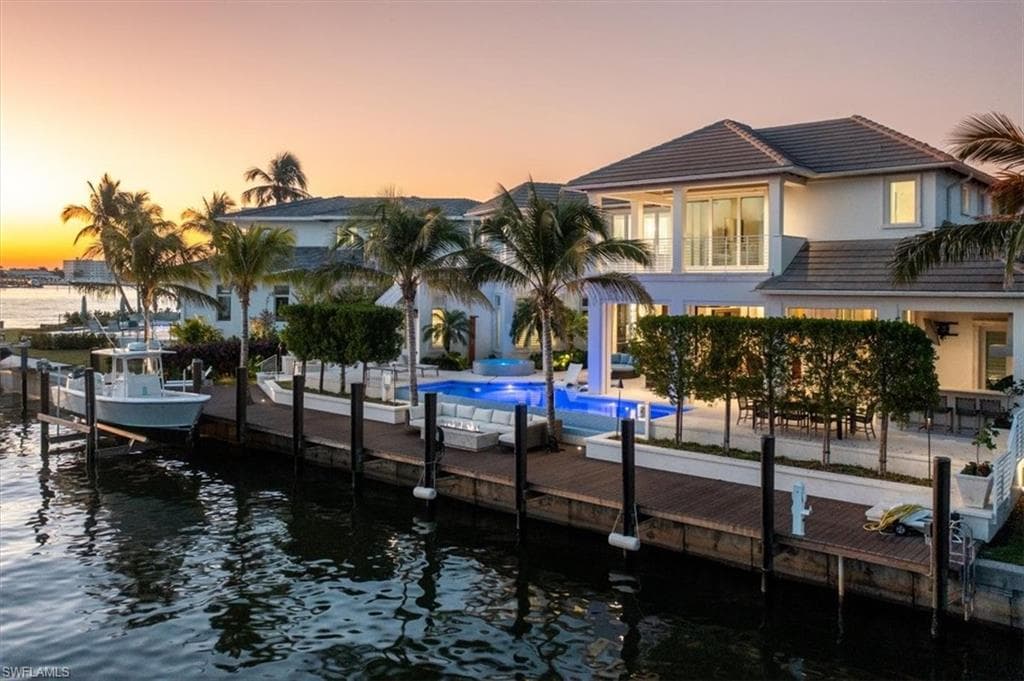 1660 Dolphin Ct, Naples, FL 34102-0