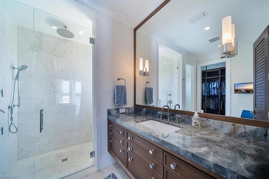 1660 Dolphin Ct, Naples, FL 34102-30