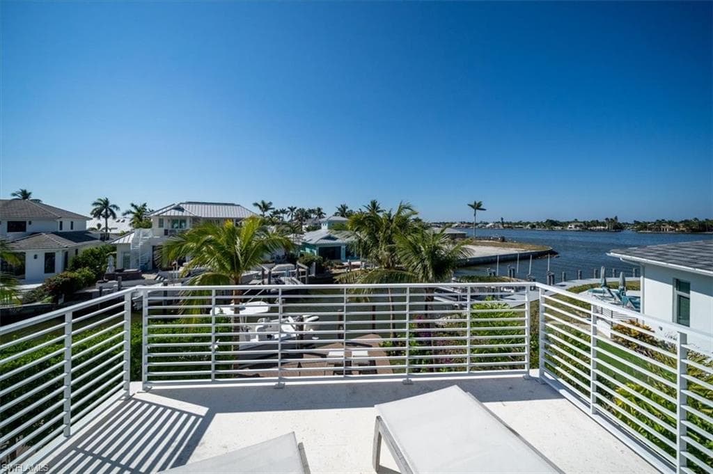 1660 Dolphin Ct, Naples, FL 34102-32